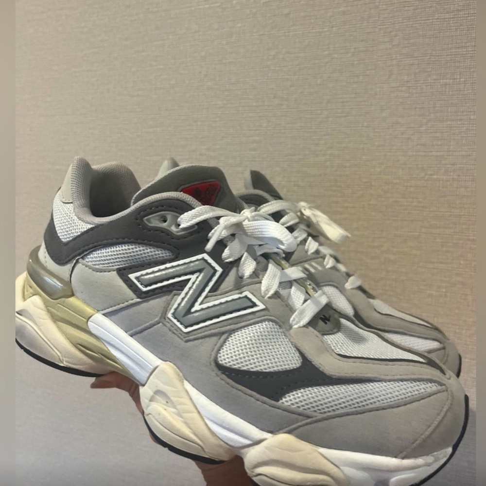 New Balance 9060 unisex Gray Sneakers Seasalt